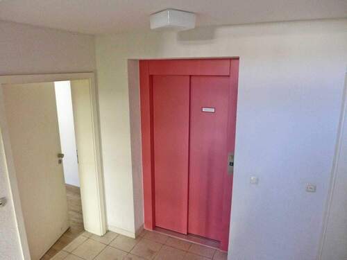 vM1205_Whng.Eingang_Mit_Lift.jpg - 