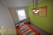 Kinderzimmer hinter Wozi. - 4 Zimmer Etagenwohnung zum Kaufen in Weißwasser