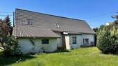 Außenansicht mit Grundstück - 3 Zimmer Einfamilienhaus in Elstra