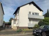 Bild 1 - Freistehendes Einfamilienhaus mit Wintergarten, 3 Garagen und großem Grundstück in Bruchsal-Untergrombach
