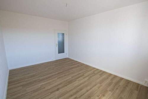 Wohnzimmer - Etagenwohnung mit 43,70 m&sup2; in Halle (Saale) zur Miete