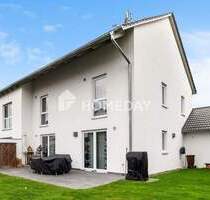 Einziehen, wohlfühlen, sparen: Energieeffizienz A + Doppelhaushälfte inkl. kompletter Einrichtung - Wolnzach Königsfeld