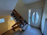  Hauseingangsbereich mit Treppenhaus - 
