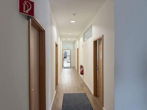 Gebäude 1 - Flur - Halle in Reutlingen zum Kaufen