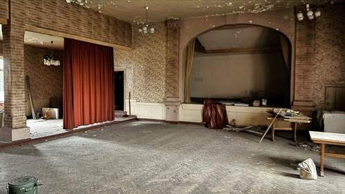 Saal der Gaststätte - Mehrfamilienhaus, Wohnhaus mit 128,00 m&sup2; in Wilhelmsburg zum Kaufen