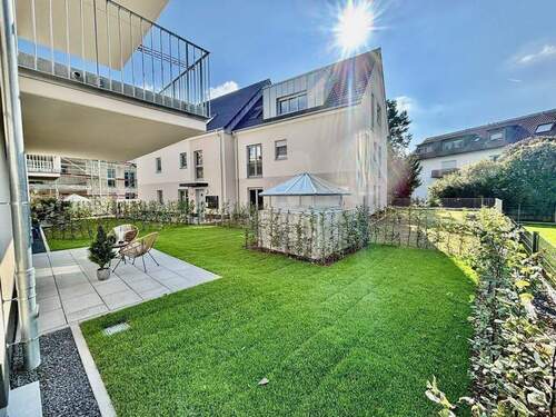 Garten - Inkl. Einbauküche: 3 Zimmer, Küche, Bad, Terrasse und Garten 