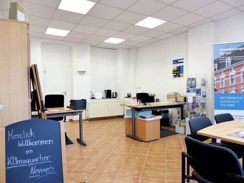 Laden rechts - Mehrfamilienhaus, Wohnhaus in Velbert