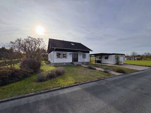 Bild1 - Freistehendes Einfamilienhaus mit Carport und Garage in gefragter Feldrandlage in Wolfhagen!