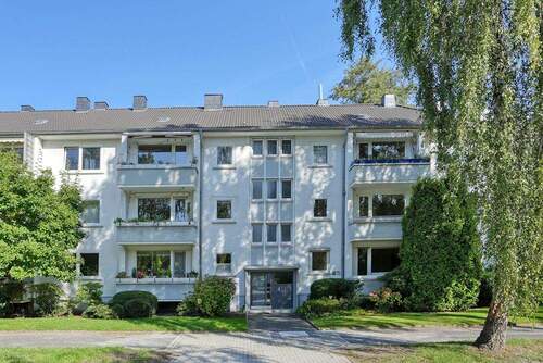 Hausansicht - Familienfreundliche Wohnung mit Balkon und Garage in ruhiger Wohnlage