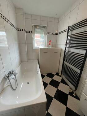 und Badewanne - 