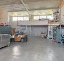 Sofort bezugsfrei - Kombination aus Wohnen & Arbeiten mit großzügiger Lagerhalle in Rehling