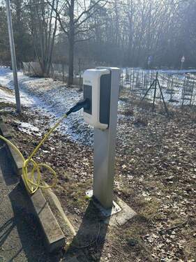 Stellplatz mit E- Ladesäule - 