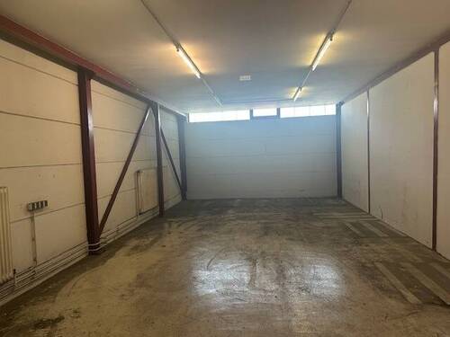 Nebenfläche.1.Halle - 