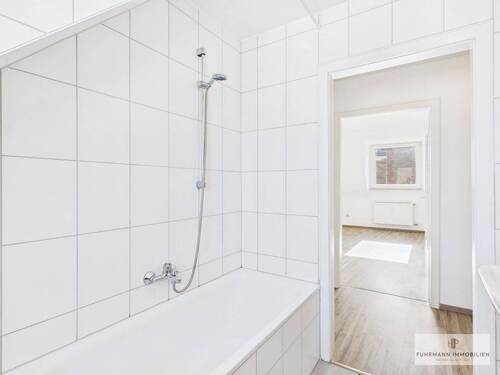 Bad mit Blick zum Flur - 