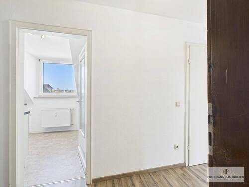 Entrée - 2 Zimmer Etagenwohnung zur Miete in Saarbrücken