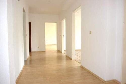 Flur - Gemütliche ca.100m² Erdgeschoss-Wohnung mit geschützter West-Terrasse
