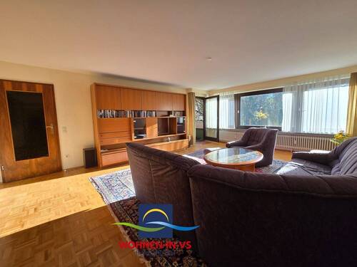 20251105_150025 Kopie.jpg - Manche nennen’s alt - wir nennen es Chance: 4-Zi.-Whg., VS-Mühlhausen, 102 m², 1. OG, gr. Balkon, Gartenanteil, Garage und geräumigem Keller, frei!!!