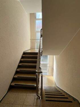 Treppenhaus - Etagenwohnung mit 79,70 m&sup2; in Berlin zum Kaufen