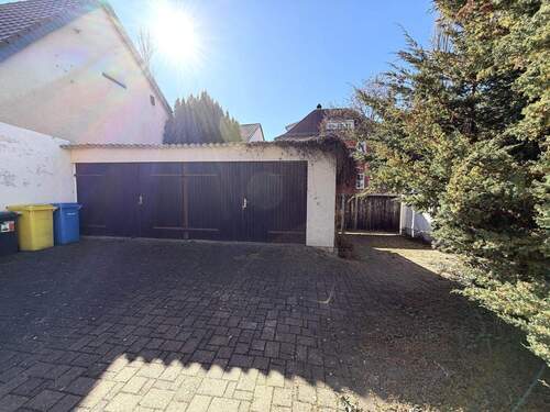 Hof mit zwei massiven Garagen - 5 Zimmer Einfamilienhaus zum Kaufen in Jena