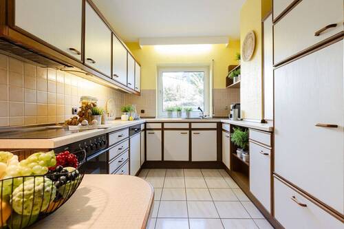 schöne Einbauküche (EG) - Mehrfamilienhaus, Wohnhaus mit 409,60 m&sup2; in Mainz zum Kaufen