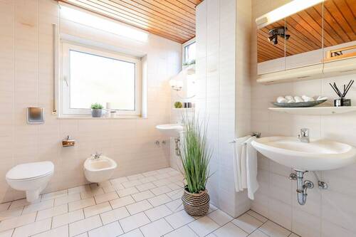 Tageslichtbadezimmer (OG) - 