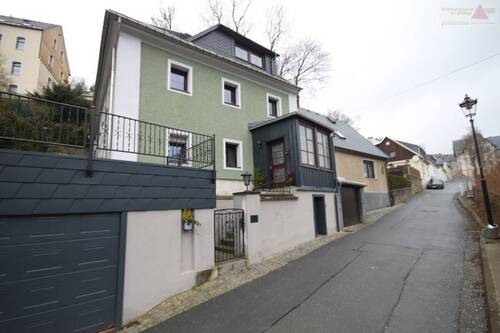 Hausansicht - Wohntraum in Annaberg-Buchholz: Einfamilienhaus mit Einliegerwohnung zur Miete - modern renoviert!
