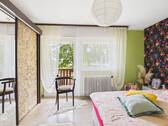 Schlafzimmer mit Zugang zum Balkon - 