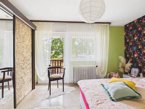 Schlafzimmer mit Zugang zum Balkon - 