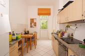 Küche mit Balkon - 4 Zimmer Etagenwohnung in Dresden