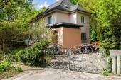 Klassiker 30er Jahre - Detached family home with approximately 384?sqms of livingusable space in a sought-after location