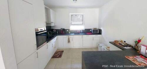 Moderne Küche mit Theke - 