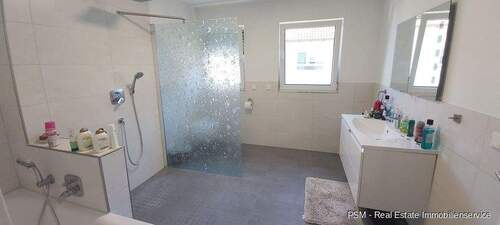 Lichtdurchflutetes Bad - 