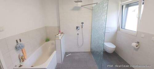 Dusche und Wanne - 