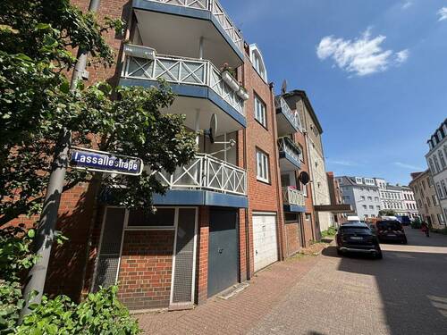 Straße - 3 Zimmer Mehrfamilienhaus, Wohnhaus zum Kaufen in Hamburg