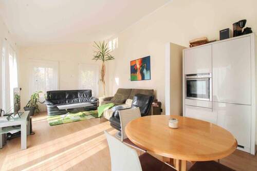 Wohnzimmer - 5 Zimmer Einfamilienhaus in Berlin