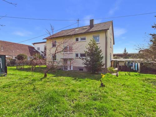 Vorderansicht - 3-Fam. Haus mit großem Grundstück und Blick ins Grüne