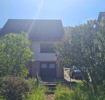 Idyllisches Haus mit Sonnenbalkon und schönem Grundstück. - Prümzurlay