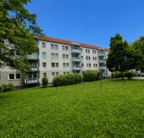 Wohnkomfort in gepflegtem Umfeld | Sanierte 3 RW mit Balkon und inkl. EBK - Zwickau Eckersbach
