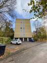 Hausansicht mit Stellplatz - 
