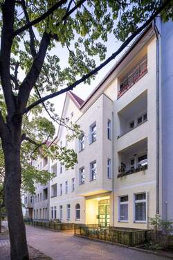 Fassade - 2 Zimmer Etagenwohnung zum Kaufen in Berlin