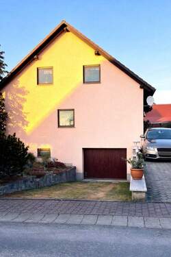 Einfahrt Garage - 5 Zimmer Einfamilienhaus zum Kaufen in Schönfeld