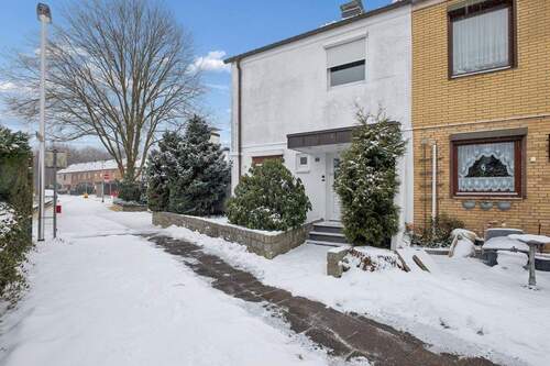 Frontansicht - Mitten in Schenefeld - Reihenendhaus mit großem Grundstück in ruhiger und beliebter Lage