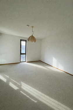 Zimmer - Charmante 3,5-Zimmer-Wohnung mit Balkon und Tiefgaragenstellplatz in Kehl-Sundheim