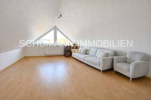 große und helle Zimmer im DG - 