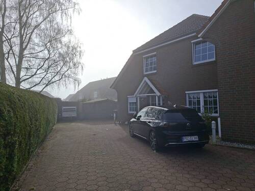 Stellplatz vor dem Haus - Etagenwohnung mit 90,00 m&sup2; in Schortens zur Miete