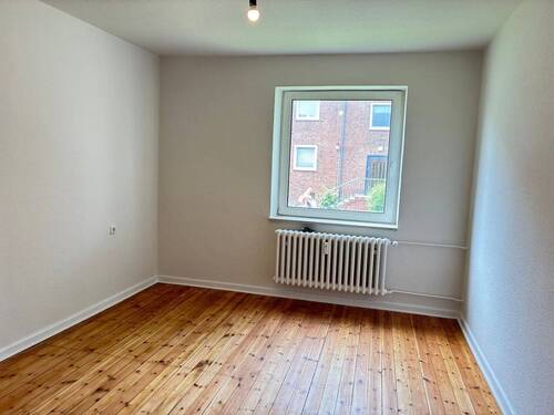 Wohnzimmer - 2 Zimmer Etagenwohnung zur Miete in Kiel