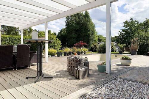 Terrasse und Pool - 