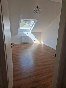 Zimmer 1 - 4 Zimmer Etagenwohnung zur Miete in Sa