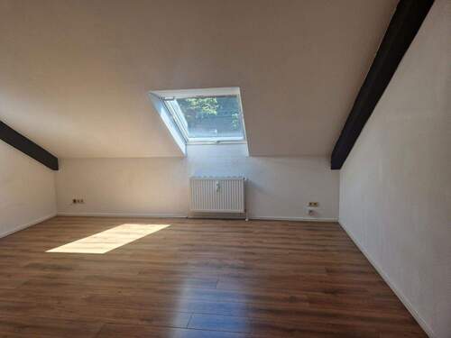 Zimmer 2 - 4 Zimmer Etagenwohnung in Sa
