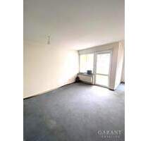 * Sofort freie 3 Zimmer-Wohnung mit Balkon, TG-Stellplatz und Keller * - Fellbach Schmiden